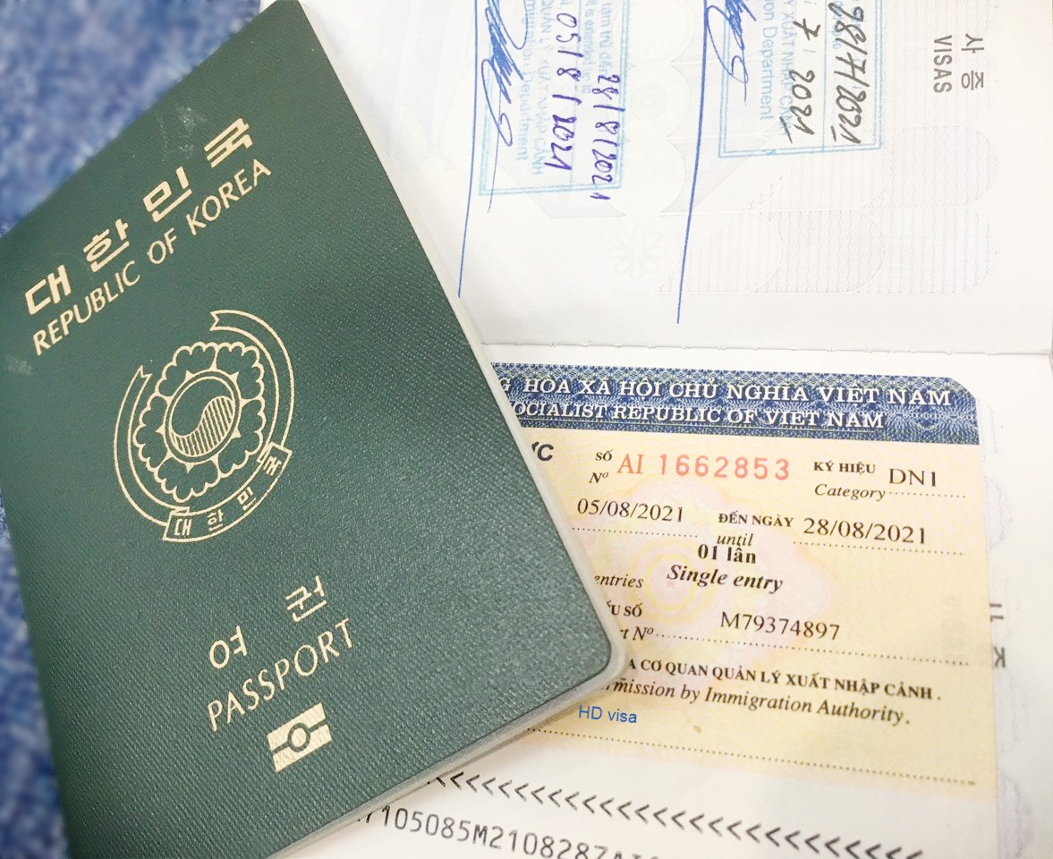 Trả lại thẻ tạm trú khi người nước ngoài nghỉ việc, chấm dứt hợp đồng